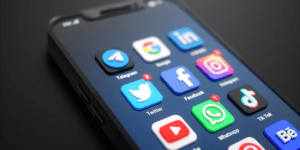 Leia mais sobre o artigo É legítimo que plataforma exclua conteúdo que viole termos de uso